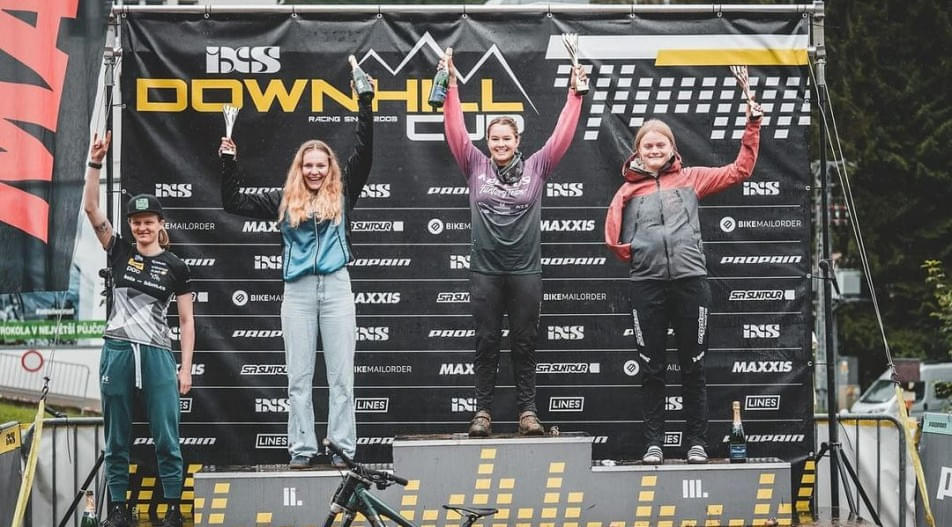 2.-Platz-fuer-Emma-Bindhammer-beim-iXS-Downhill-Cup
